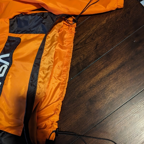 NASA orange and black windbreaker - Picture 4 of 7